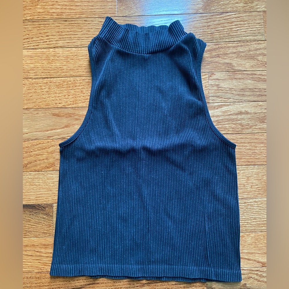 Short black turtle neck tank top